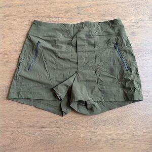 Athleta Trekkie Short Army Green Size 8